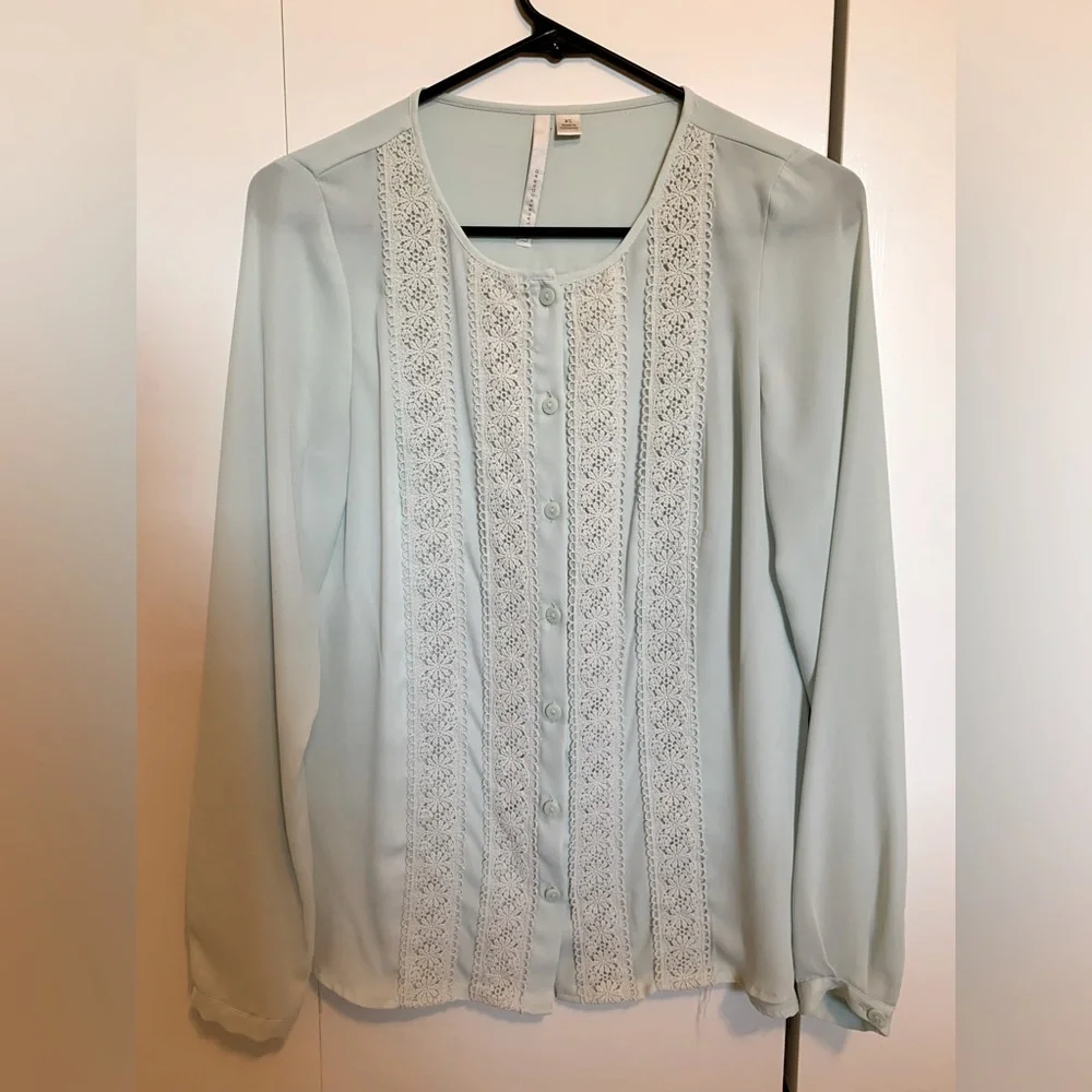LC blouse. - Picture 1 of 1